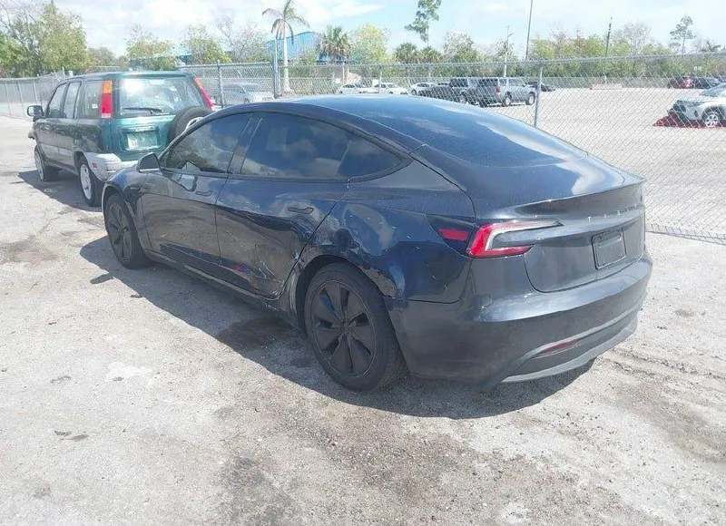 TESLA MODEL 3 2024