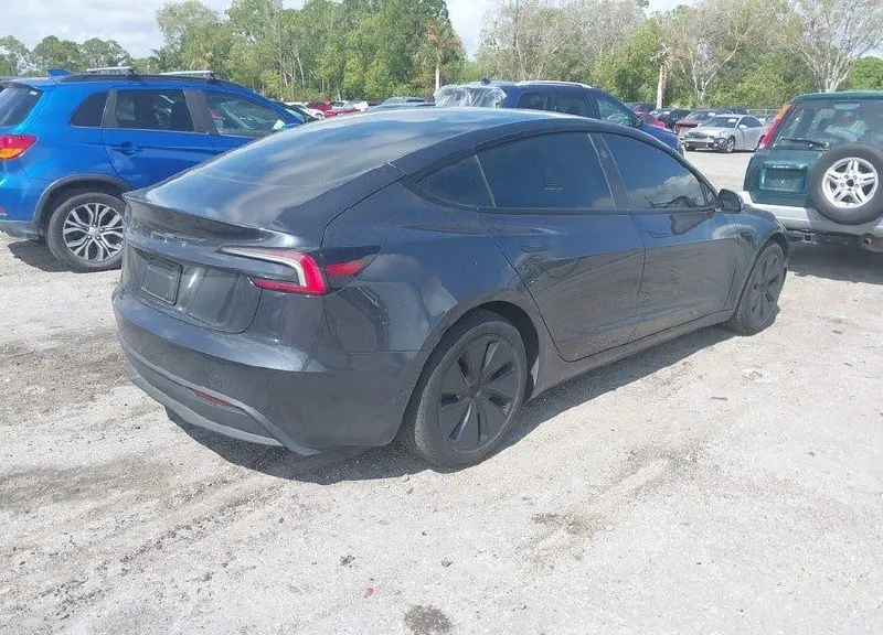 TESLA MODEL 3 2024