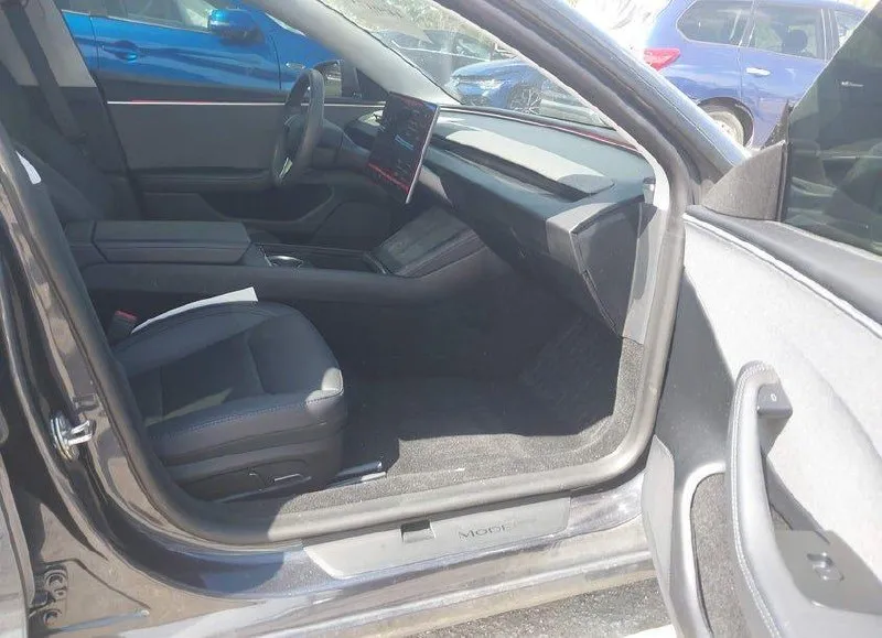 TESLA MODEL 3 2024