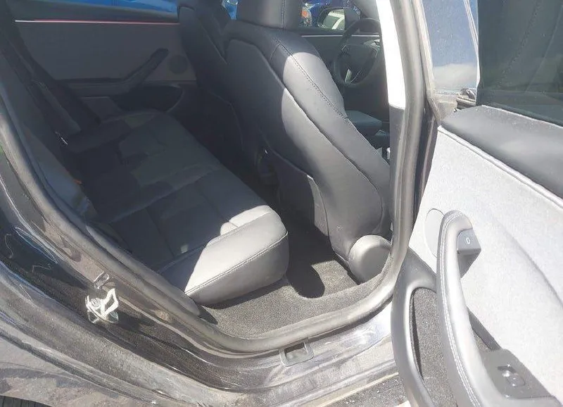 TESLA MODEL 3 2024