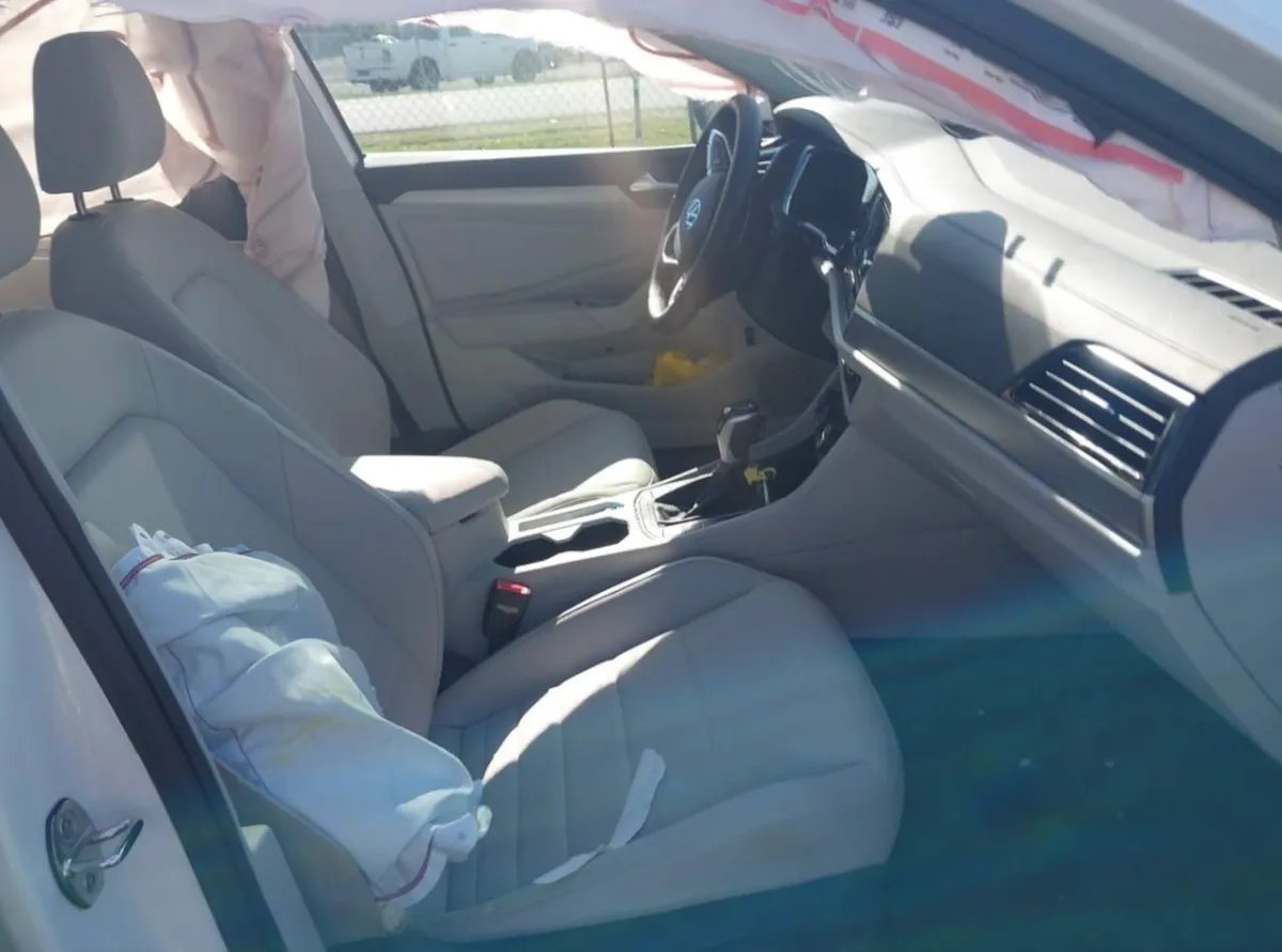 VOLKSWAGEN JETTA SE 2023