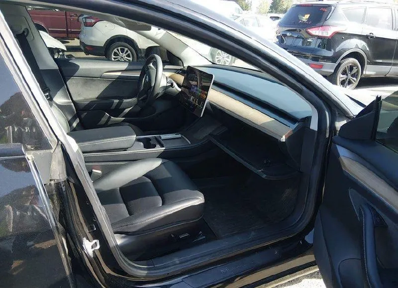 TESLA MODEL 3 2021