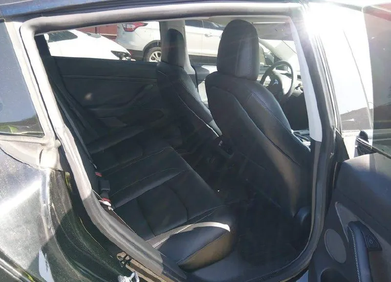 TESLA MODEL 3 2021