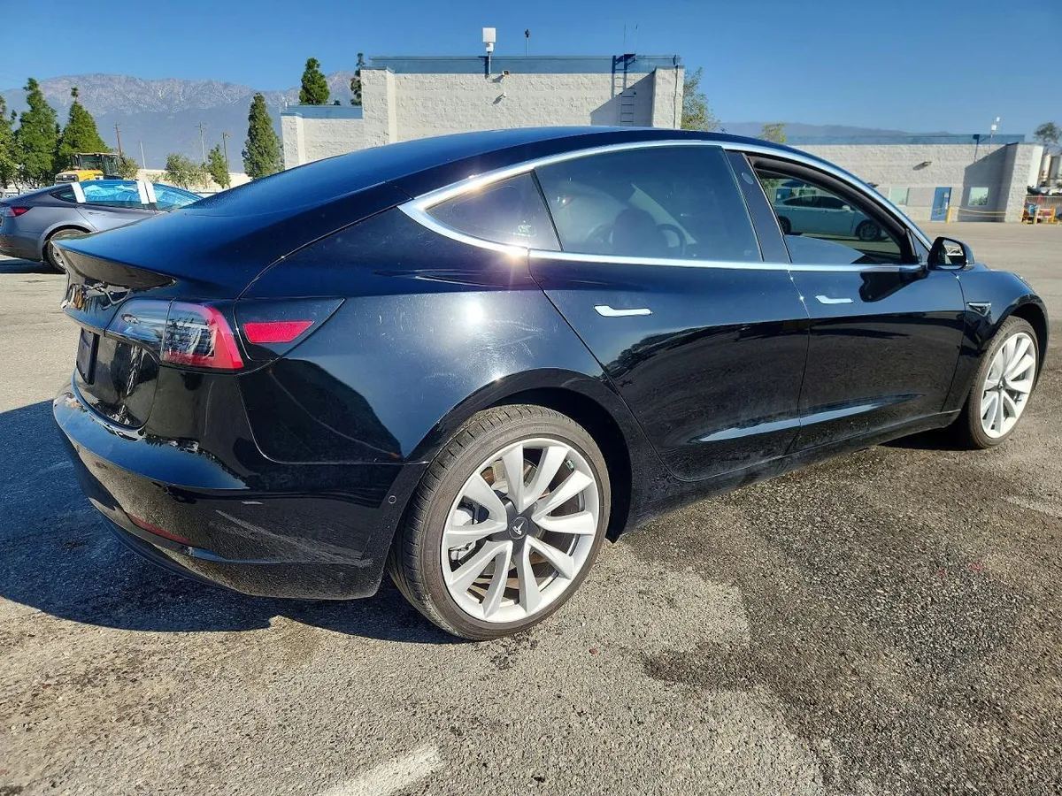 TESLA MODEL 3 2020