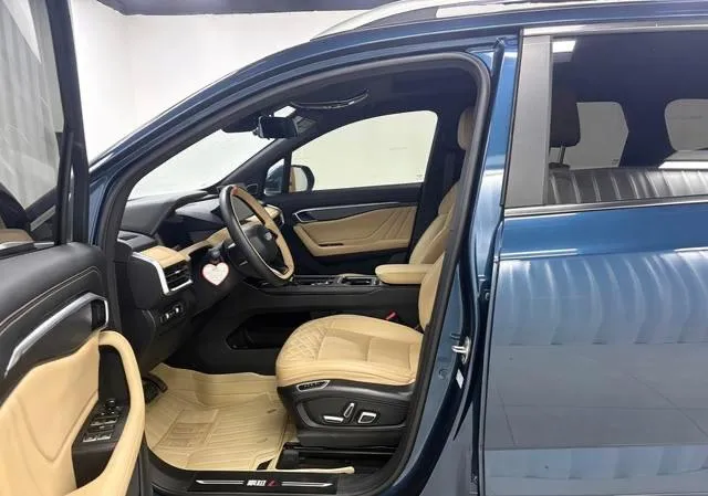 GEELY OKAVANGO FLAGSHIP 2023