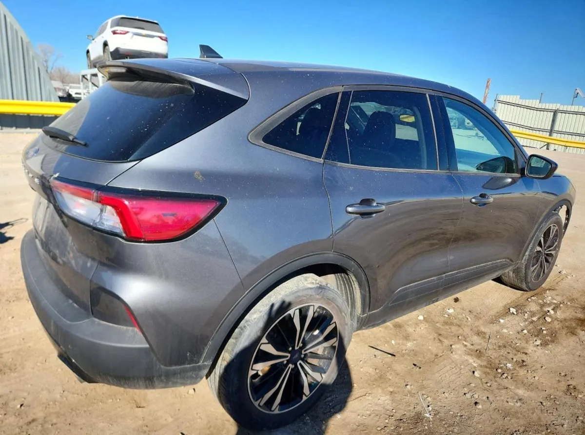 FORD ESCAPE SE 2022