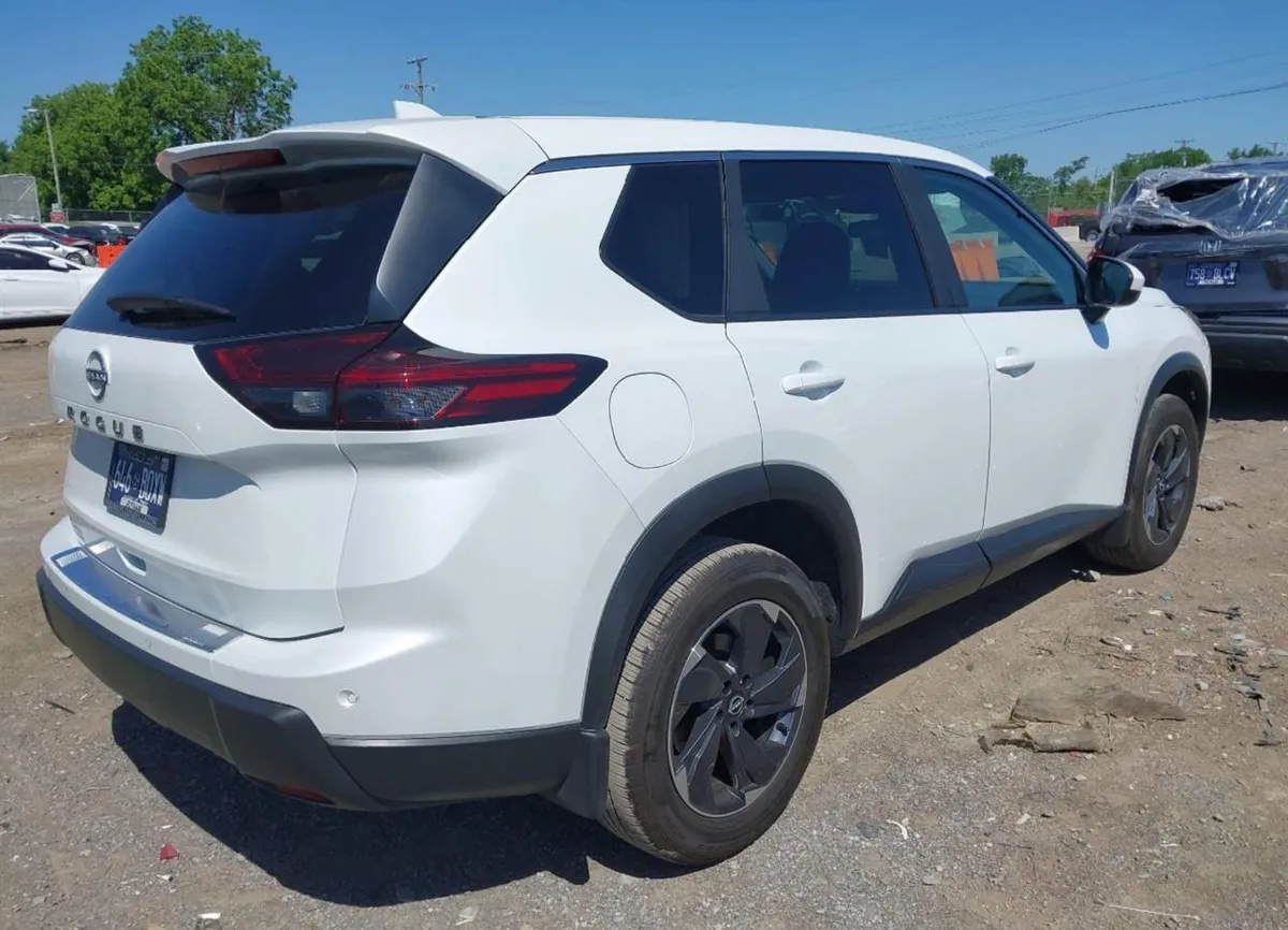 NISSAN ROGUE 5 2025