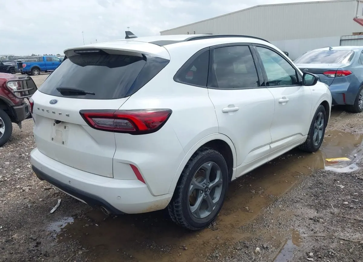 FORD ESCAPE ST-LINE 1 2023