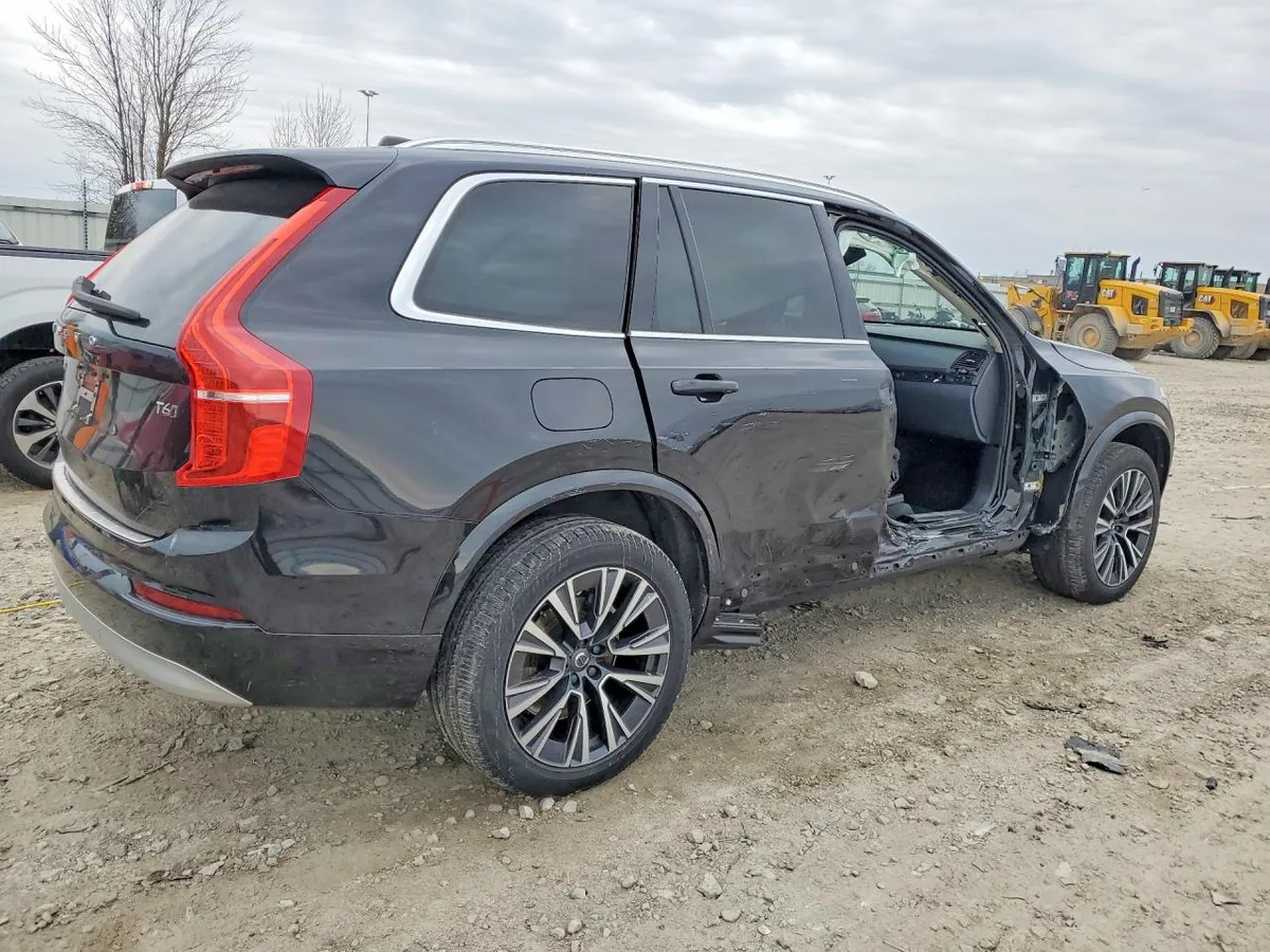 VOLVO XC90 MOMENTUM КОЖА ПОДОГРЕВ СИДЕНИЙ ПАНОРАМНАЯ КРЫША МУЛЬТИМЕДИА С ВЕРТИКАЛЬНЫМ ЭКРАНОМ АДАПТИВНЫЙ СВЕТ 2022