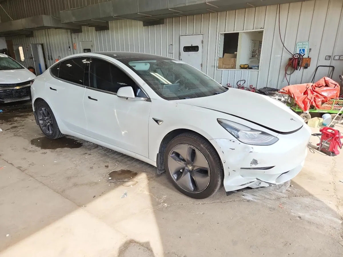 TESLA MODEL 3 2020