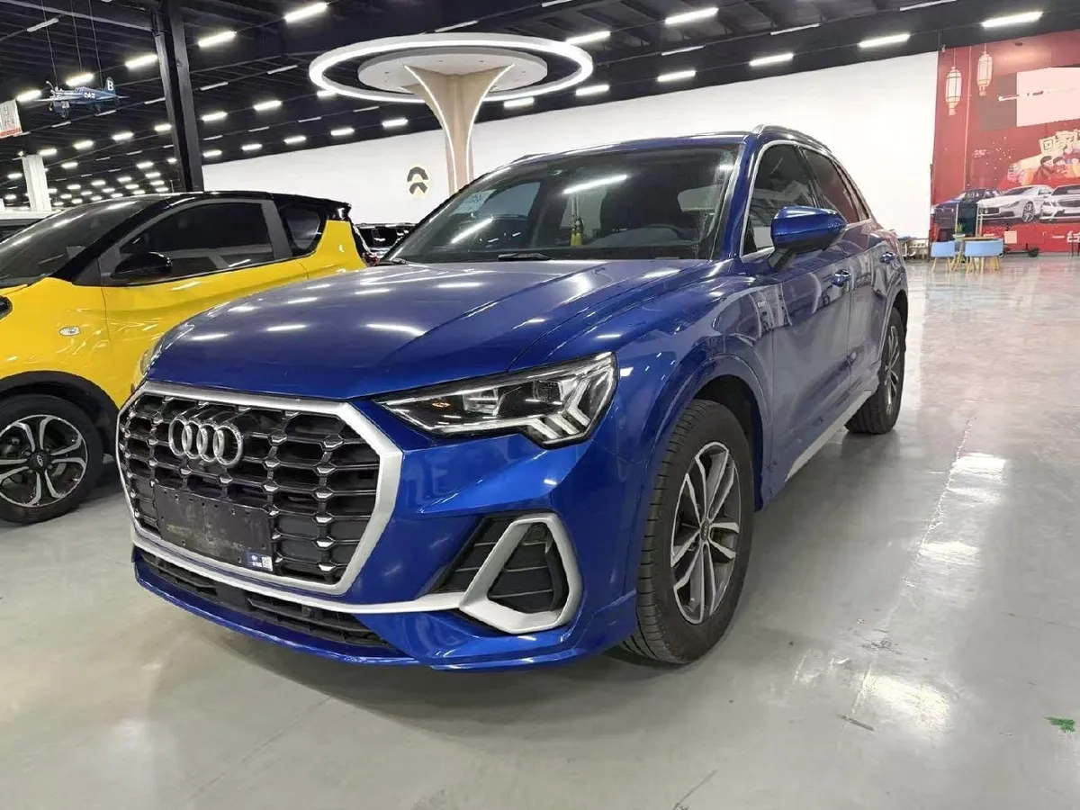 AUDI Q3 2021
