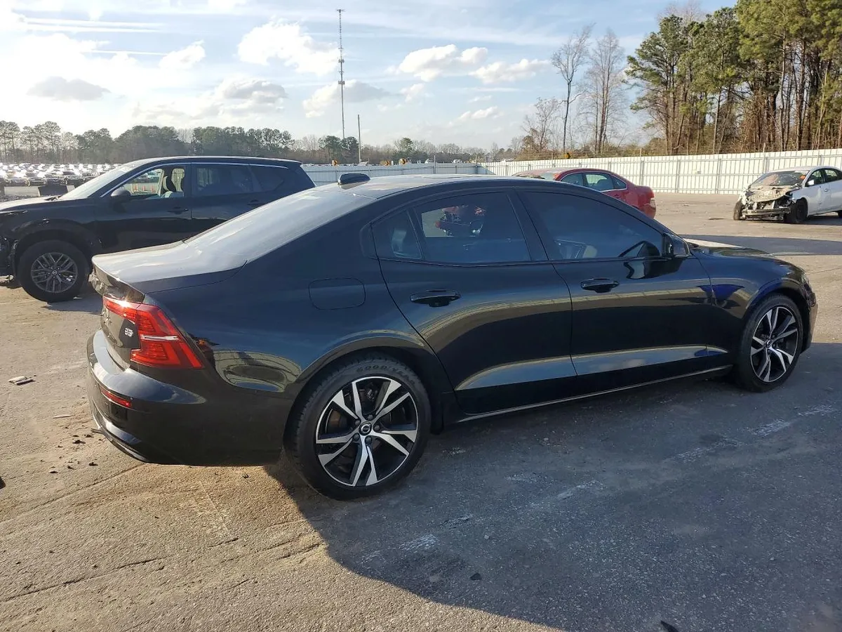 VOLVO S60 PLUS КОЖА ПОДОГРЕВ ПЕРЕДНИХ СИДЕНИЙ ПАНОРАМНАЯ КРЫША АДАПТИВНЫЙ КРУИЗ PILOT ASSIST КАМЕРЫ 360 АССИСТ 2023