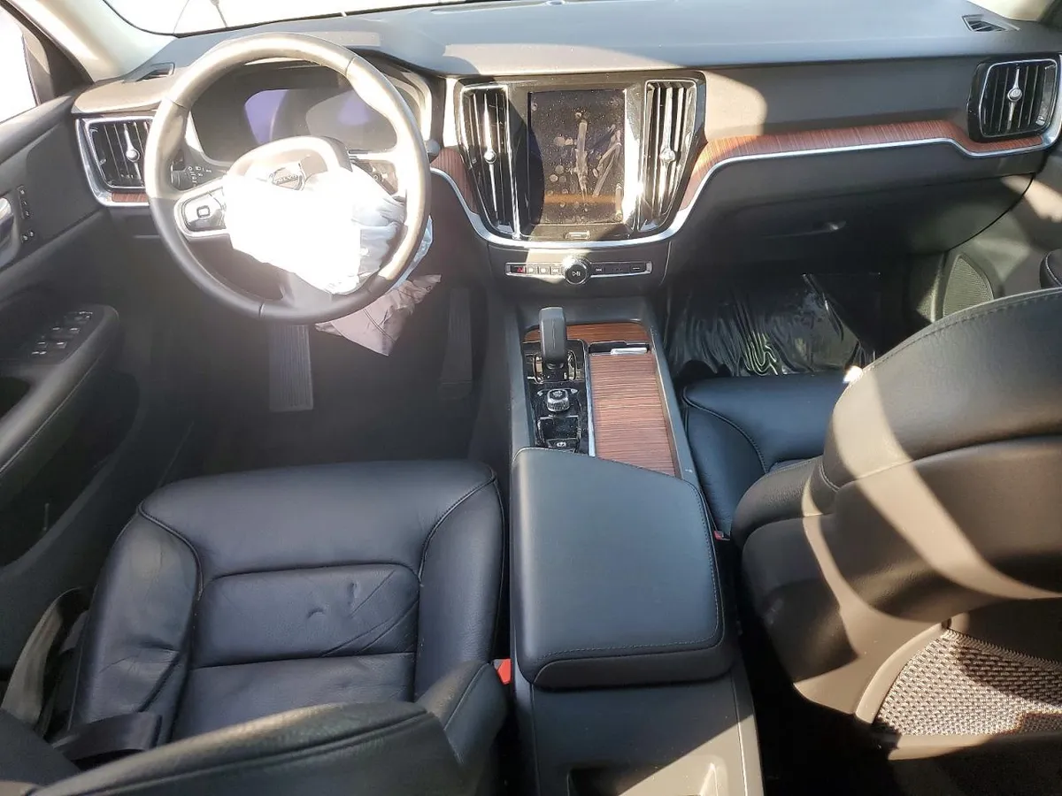 VOLVO S60 PLUS КОЖА ПОДОГРЕВ ПЕРЕДНИХ СИДЕНИЙ ПАНОРАМНАЯ КРЫША АДАПТИВНЫЙ КРУИЗ PILOT ASSIST КАМЕРЫ 360 АССИСТ 2023