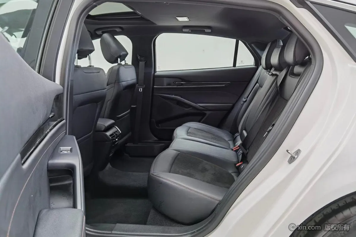 FORD MONDEO 2023