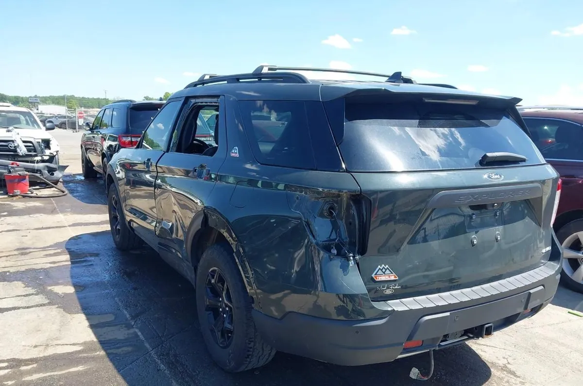 FORD EXPLORER TIMBERLINE 2023