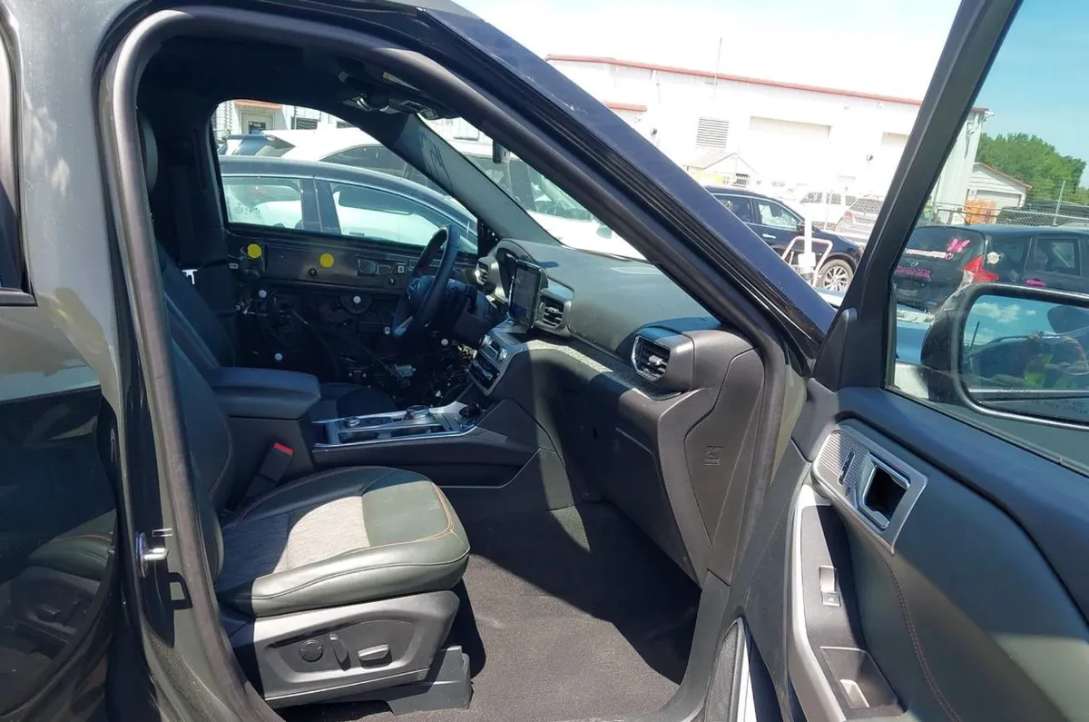 FORD EXPLORER TIMBERLINE 2023