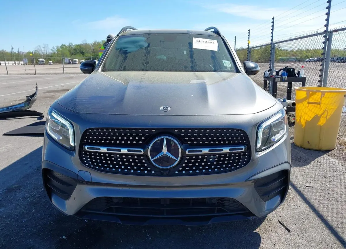 MERCEDES-BENZ GLB 250 2023