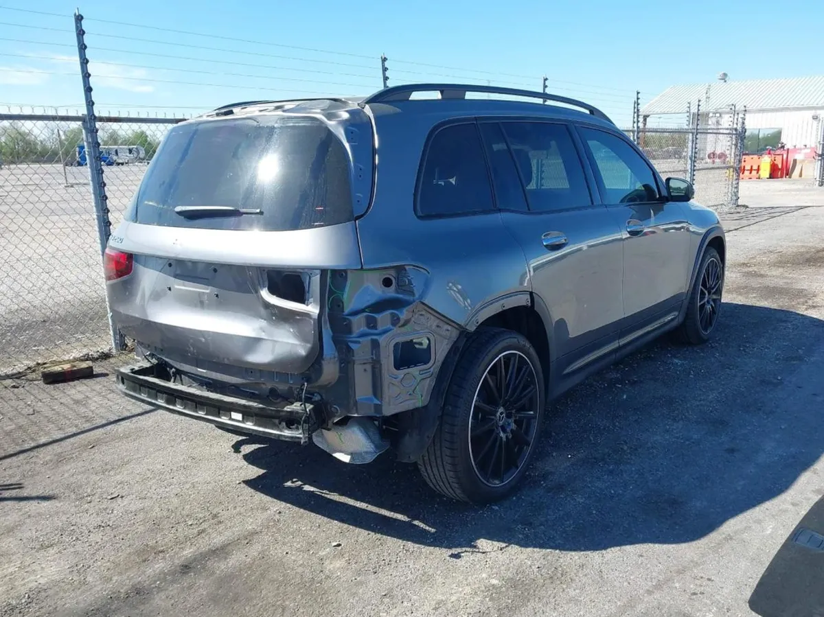 MERCEDES-BENZ GLB 250 2023
