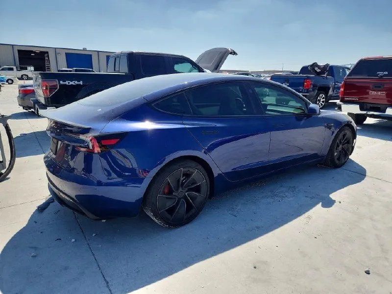TESLA MODEL 3 2024