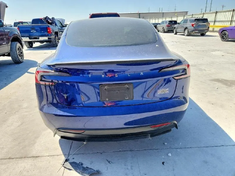 TESLA MODEL 3 2024