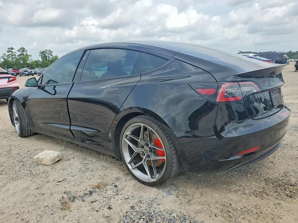 TESLA MODEL 3 2022