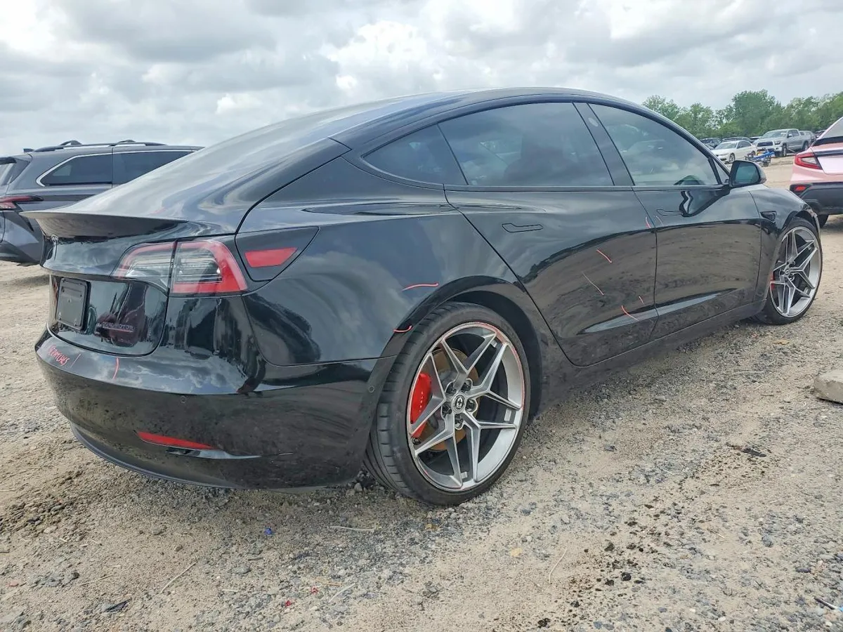 TESLA MODEL 3 2022