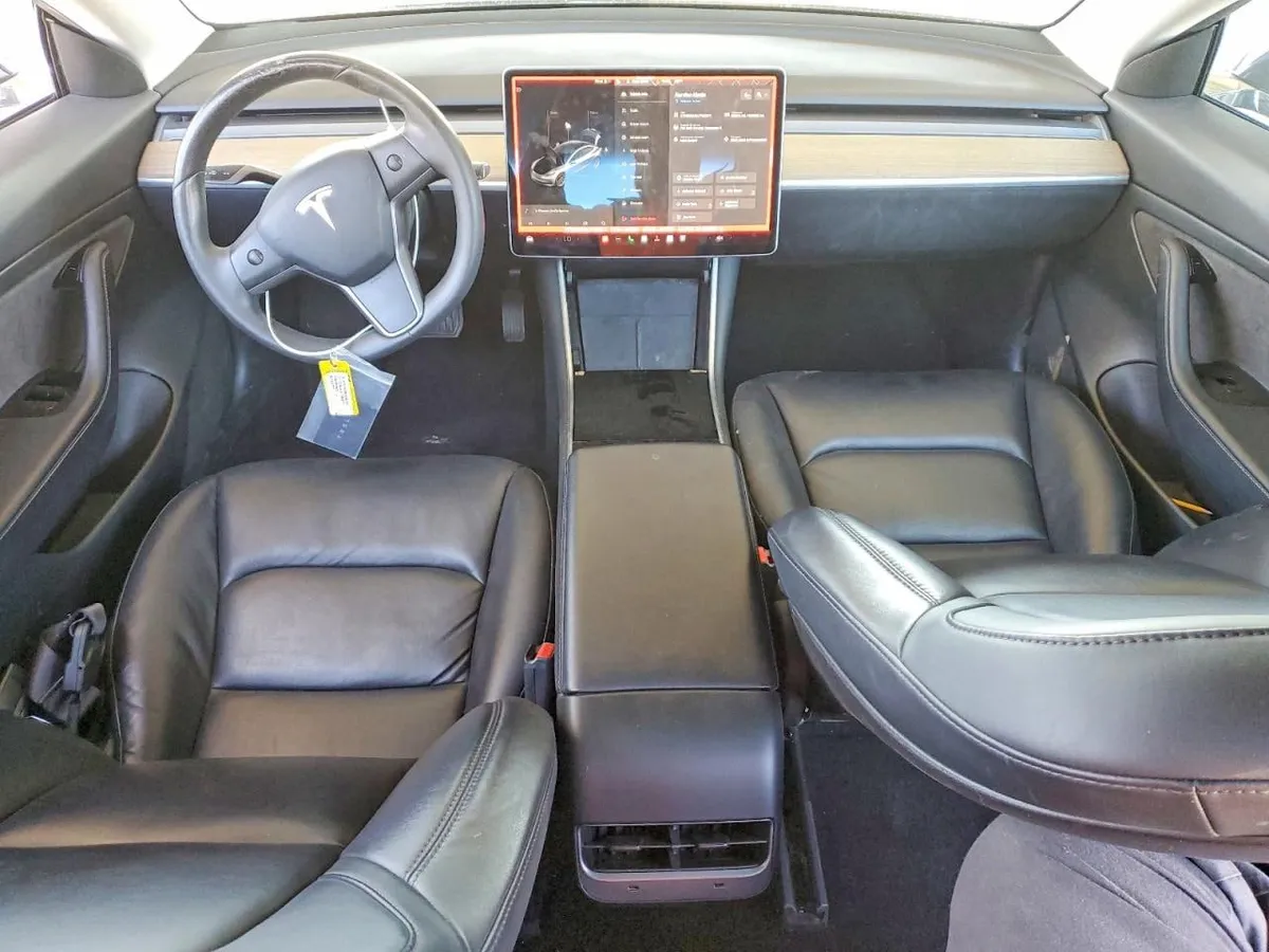 TESLA MODEL 3 2020