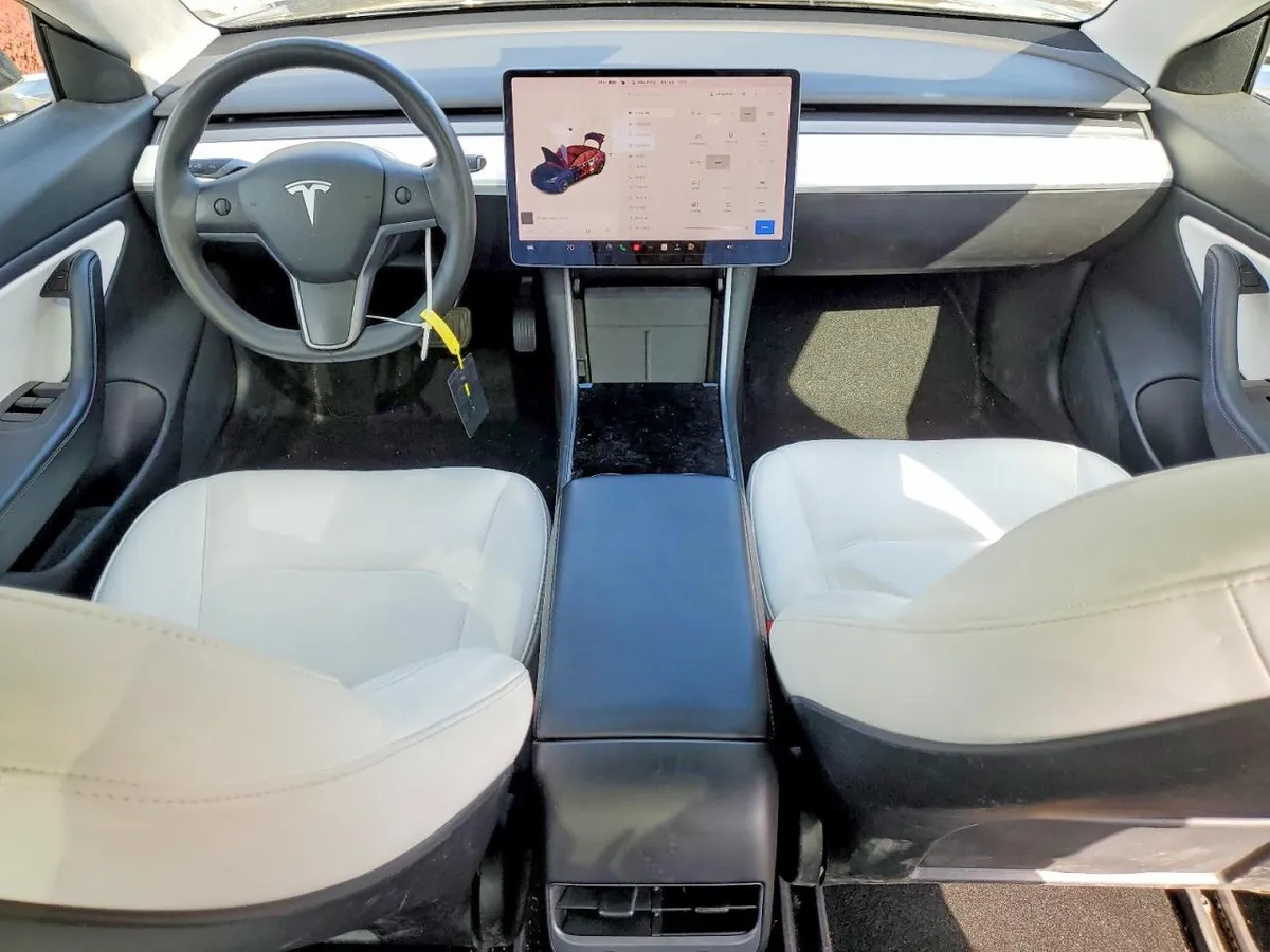TESLA MODEL 3 2020