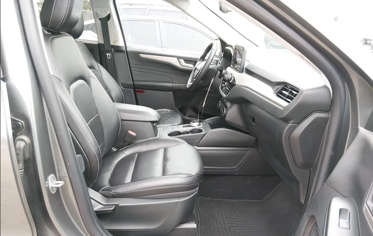 FORD ESCAPE SEL 2022