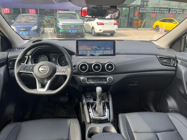 NISSAN QASHQAI 2025