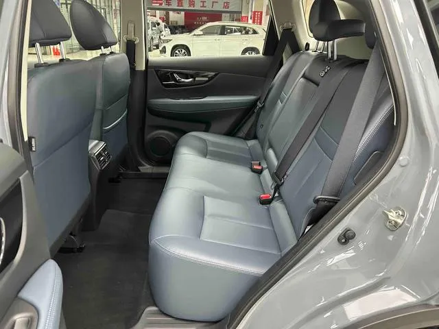 NISSAN X-TRAIL 2025