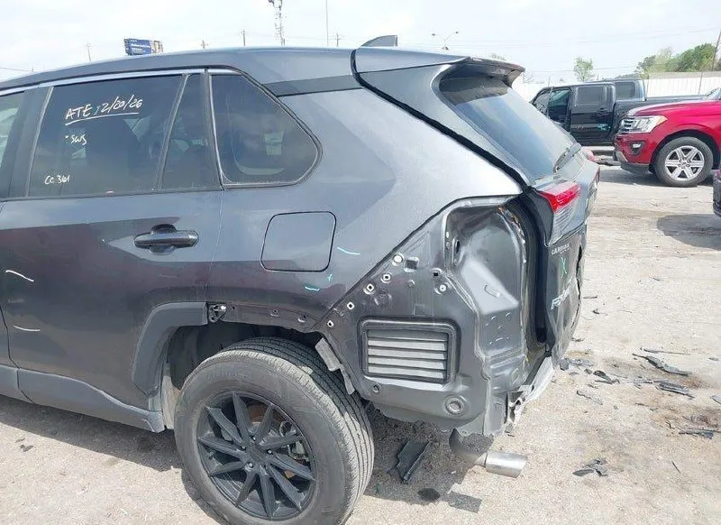 TOYOTA RAV4 LE 2 2022