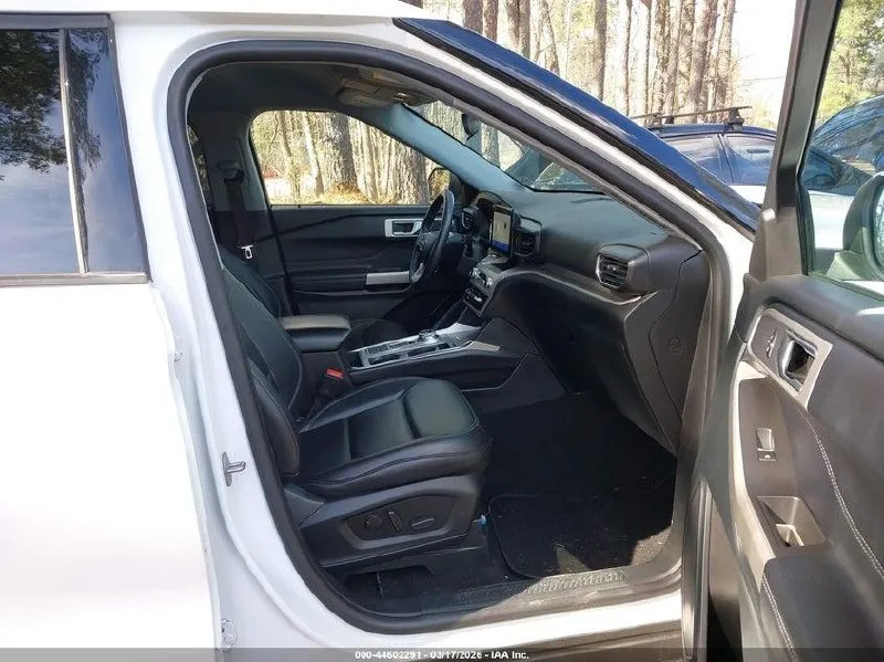 FORD EXPLORER XLT 2023