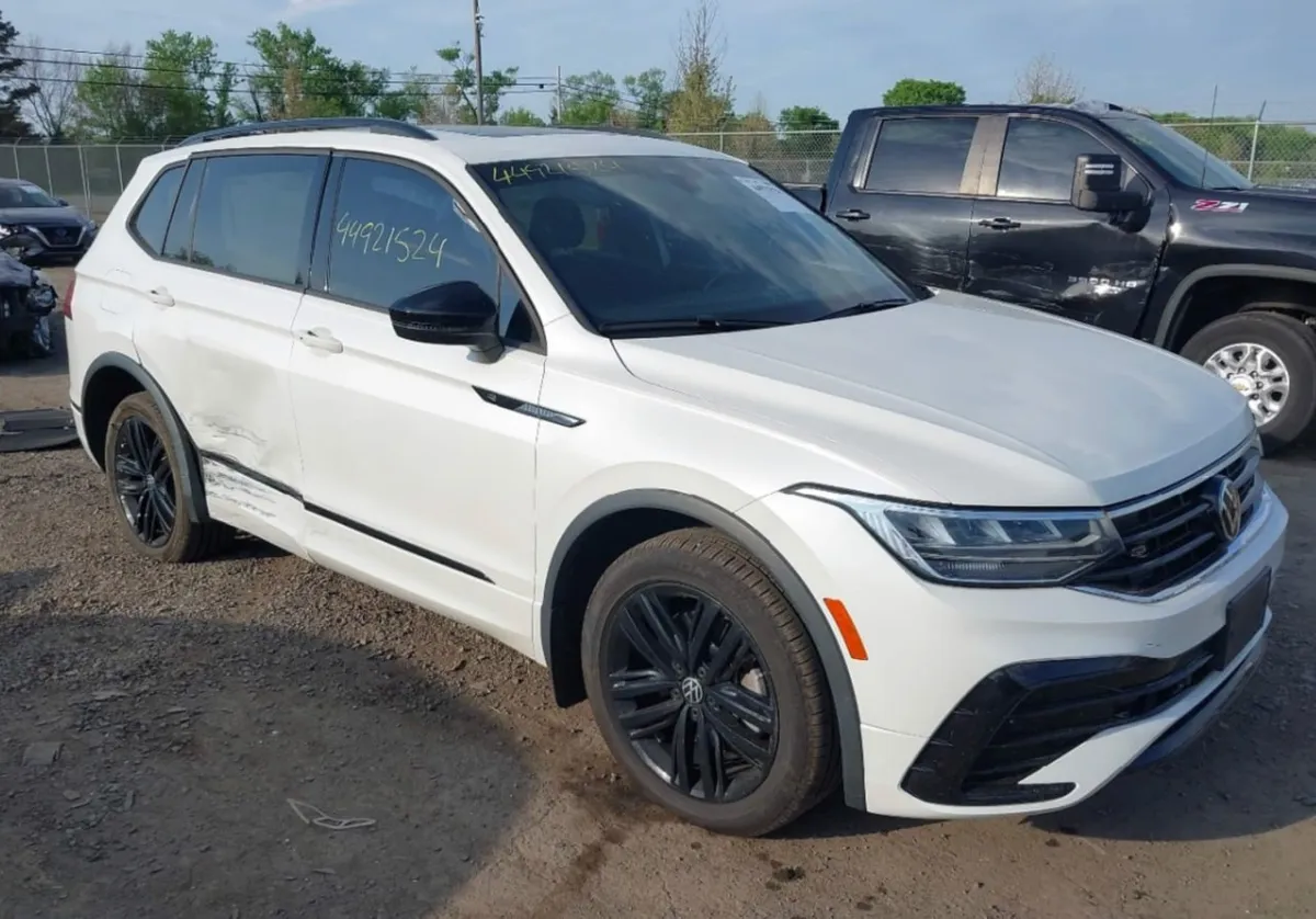 VOLKSWAGEN TIGUAN SE R-LINE BLACK ПАНОРАМНАЯ КРЫША 19 ЧЕРНЫЕ ДИСКИ TRAVEL ASSIST (АВТОПИЛОТ) АДАПТИВНЫЙ КРУИЗ СИСТЕМА 2026