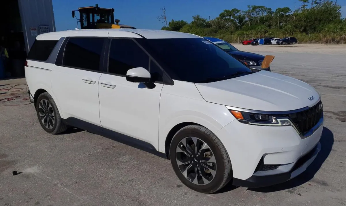 KIA CARNIVAL EX 2023
