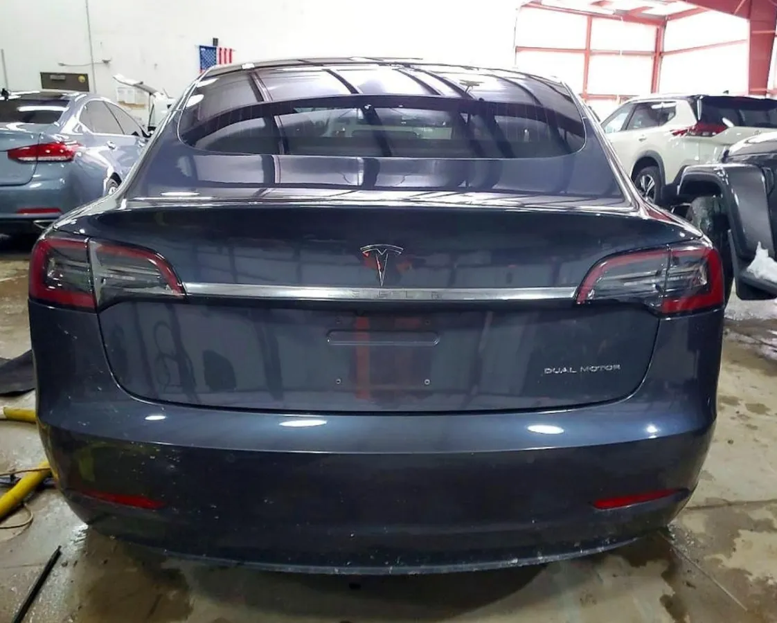 TESLA MODEL 3 АВТОПИЛОТ ПАНОРАМНАЯ СТЕКЛЯННАЯ КРЫША ПРЕМИАЛЬНЫЙ КОЖАНЫЙ САЛОН С ДЕРЕВОМ ПОДОГРЕВ ВСЕХ СИДЕНИЙ АКУС 2026
