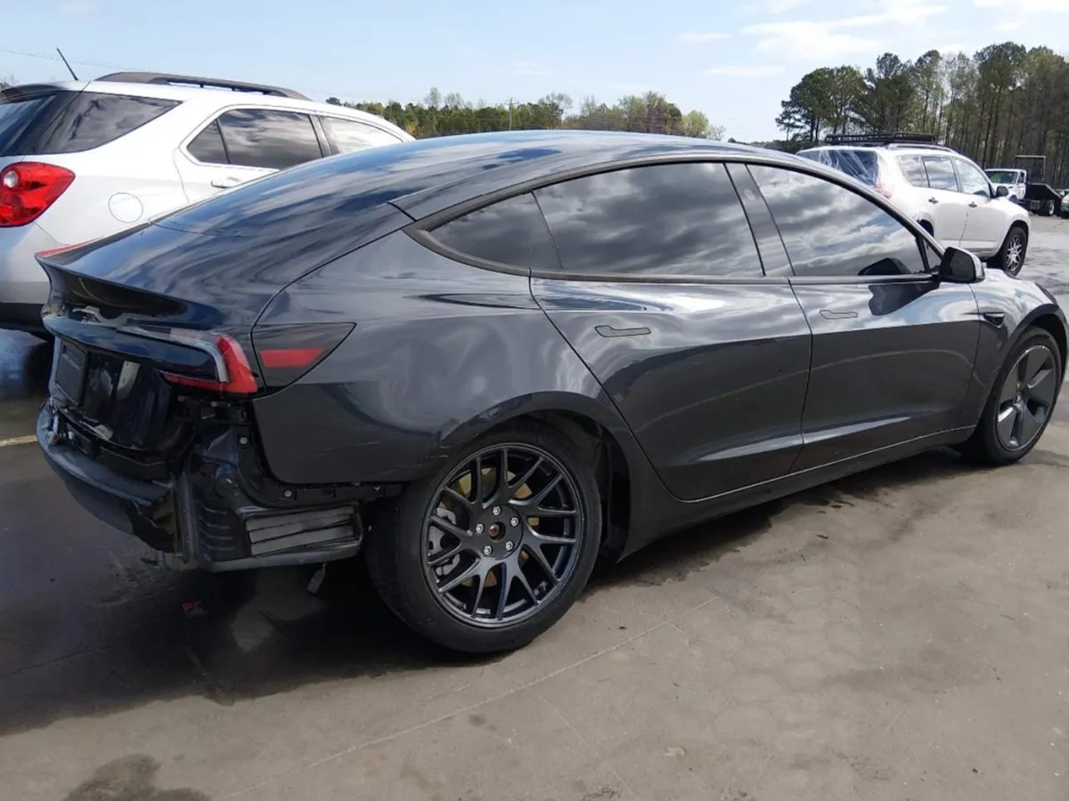 TESLA MODEL 3 LONG RANGE 2024