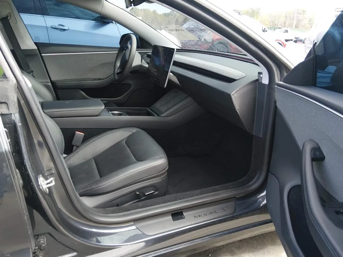 TESLA MODEL 3 LONG RANGE 2024