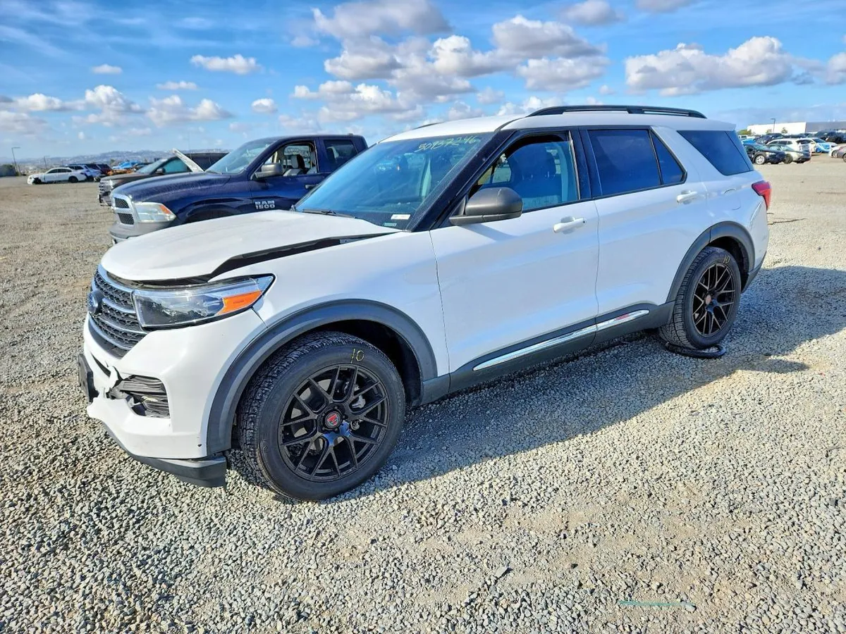 FORD EXPLORER XLT 2021