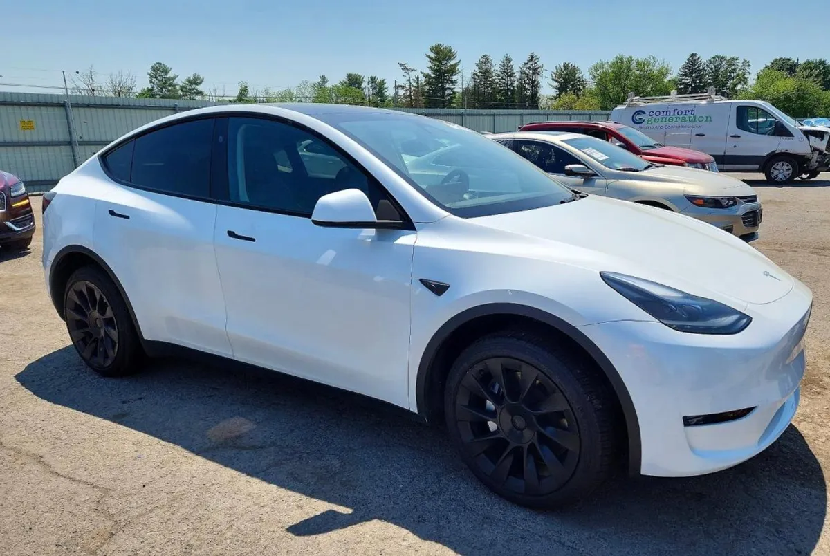 TESLA MODEL Y 29 2023