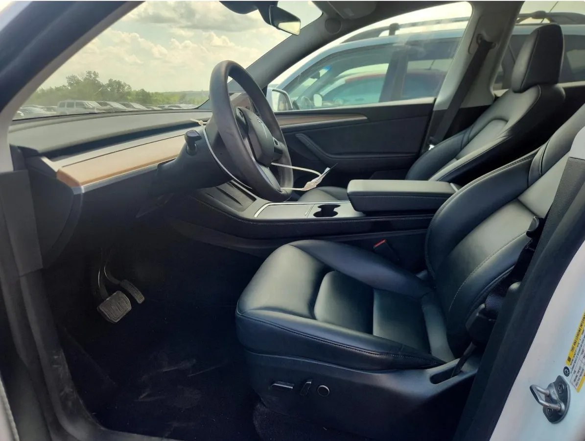TESLA MODEL Y 29 2023