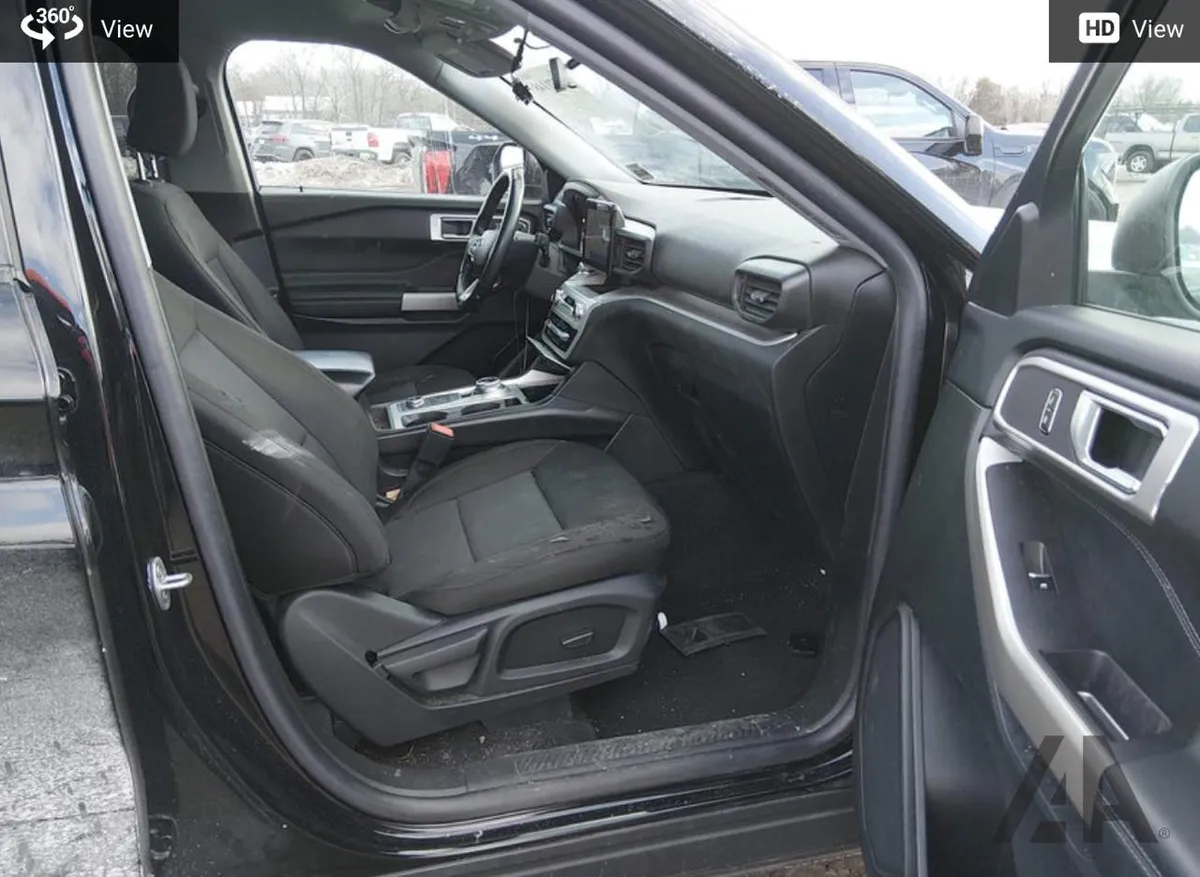 FORD EXPLORER XLT 2023
