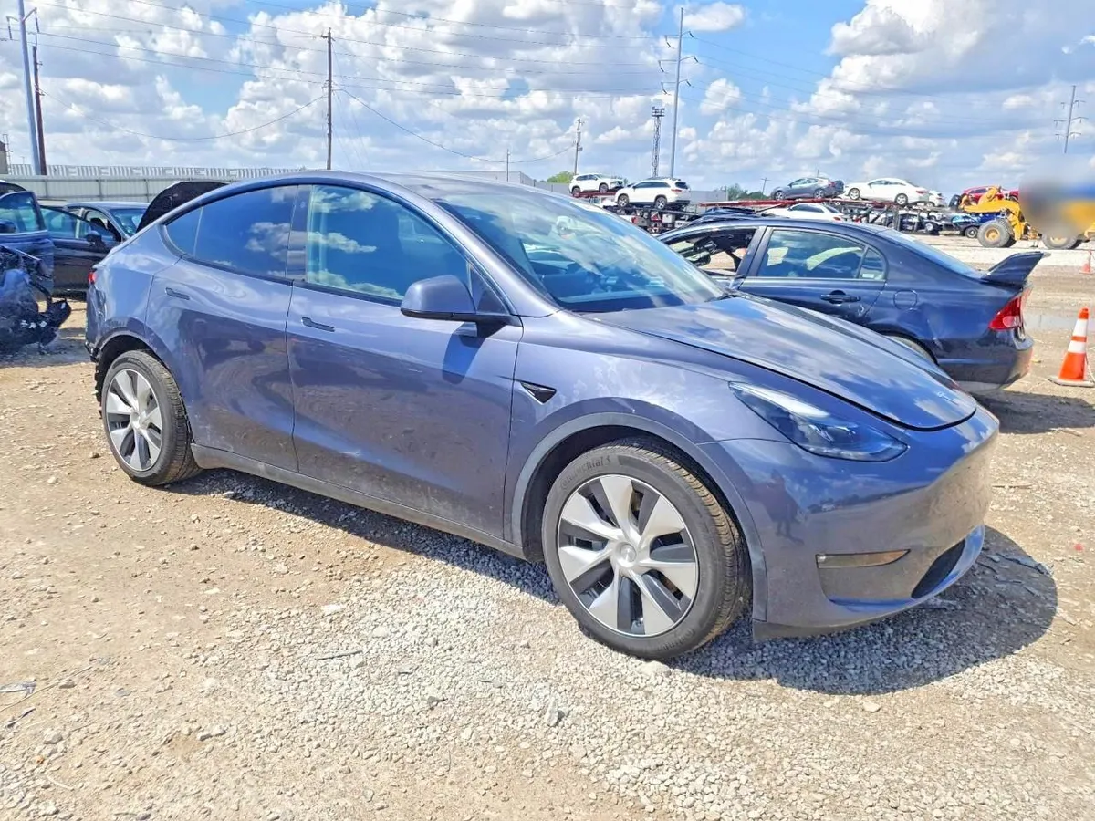 TESLA MODEL Y 2023