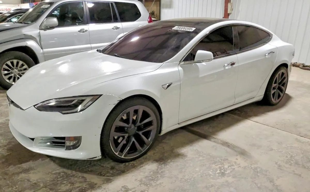 TESLA MODEL S ОГРОМНЫЙ 17-ДЮЙМОВЫЙ ВЕРТИКАЛЬНЫЙ ТАЧСКРИН СИСТЕМА АВТОПИЛОТА (AUTOPILOT) ПНЕВМОПОДВЕСКА С ПАМЯТЬЮ Г 2026