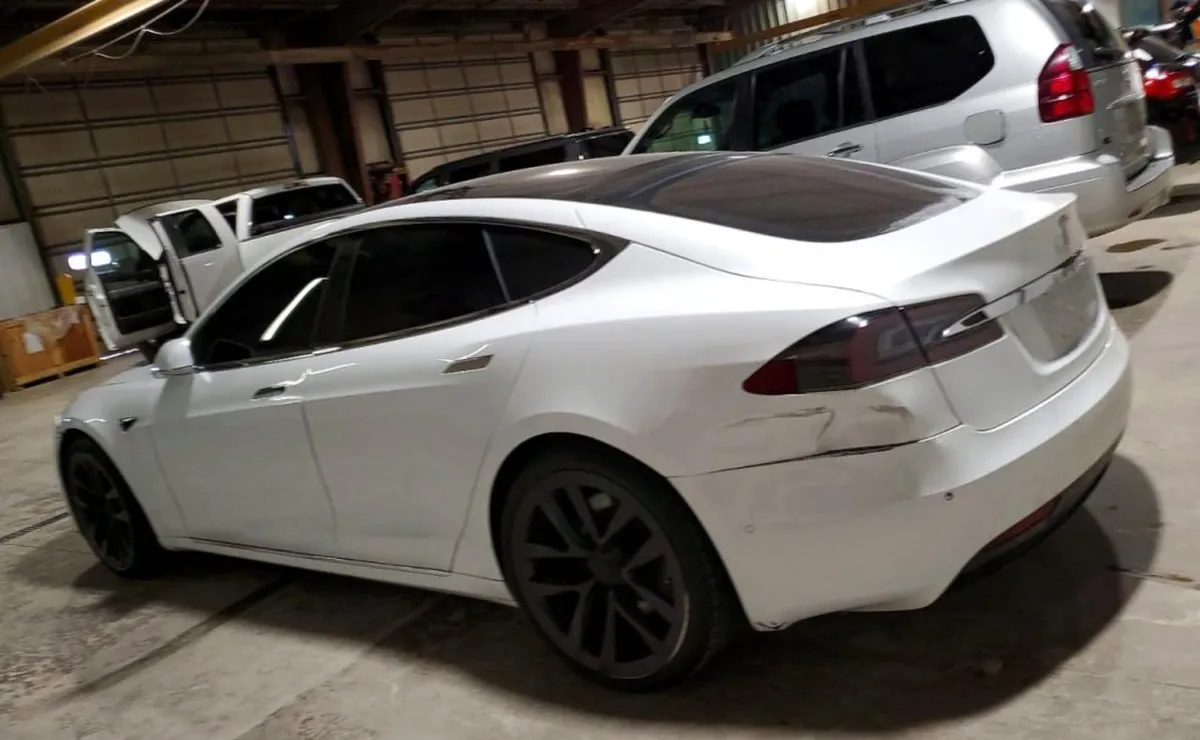 TESLA MODEL S ОГРОМНЫЙ 17-ДЮЙМОВЫЙ ВЕРТИКАЛЬНЫЙ ТАЧСКРИН СИСТЕМА АВТОПИЛОТА (AUTOPILOT) ПНЕВМОПОДВЕСКА С ПАМЯТЬЮ Г 2026