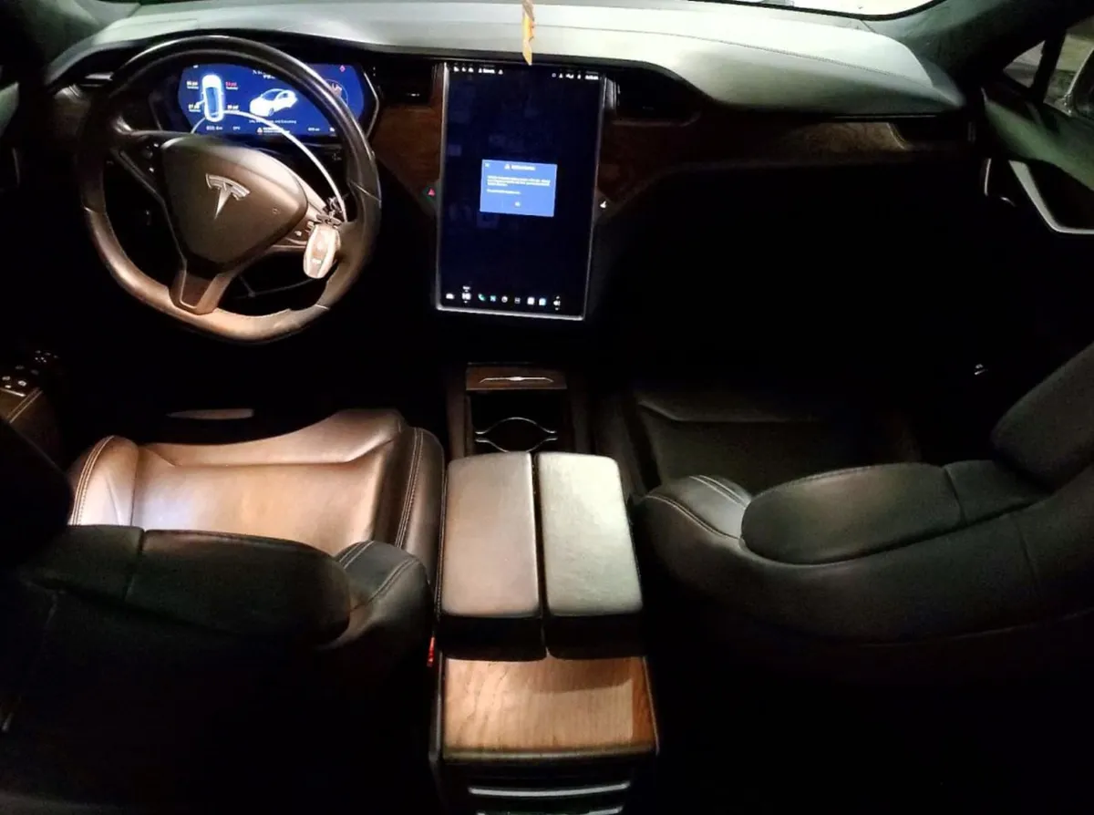 TESLA MODEL S ОГРОМНЫЙ 17-ДЮЙМОВЫЙ ВЕРТИКАЛЬНЫЙ ТАЧСКРИН СИСТЕМА АВТОПИЛОТА (AUTOPILOT) ПНЕВМОПОДВЕСКА С ПАМЯТЬЮ Г 2026