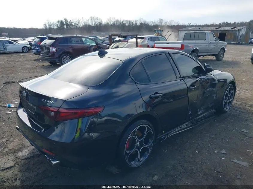 ALFA ROMEO GIULIA VELOCE ПОЛНЫЙ ПРИВОД Q4) 2022