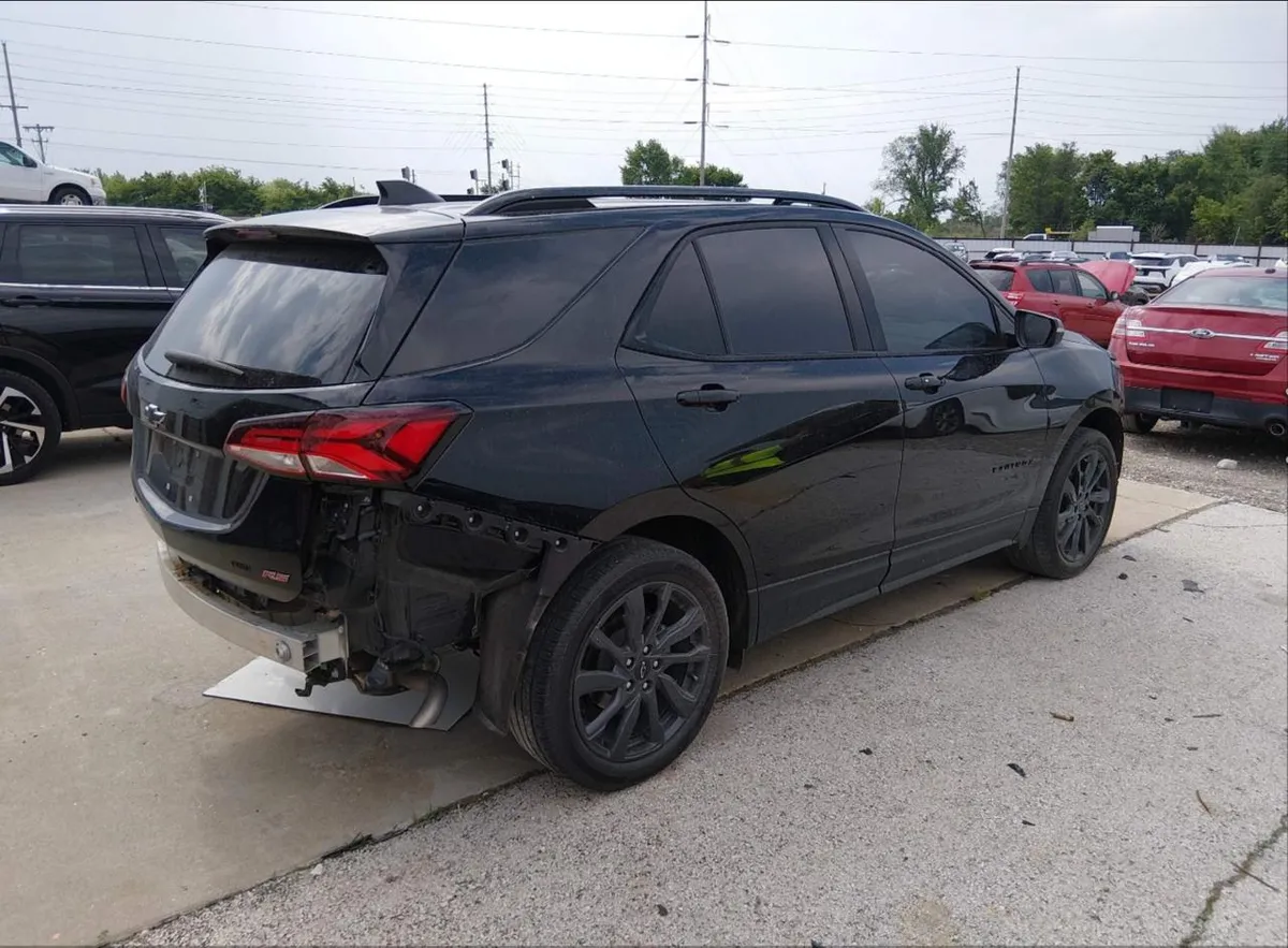 CHEVROLET EQUINOX ЭКСКЛЮЗИВНЫЙ ДИЗАЙН. ВМЕСТО СКУЧНОГО ХРОМА ВАС ЖДУТ ЧЕРНАЯ ГЛЯНЦЕВАЯ РЕШЕТКА ТЕМНЫЕ КОЛЕСА И ЧЕРНЫЕ 2024