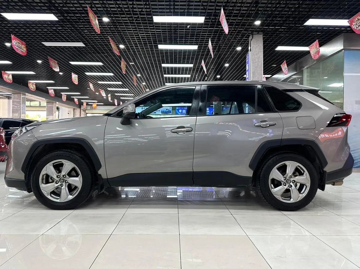 TOYOTA RAV-4 2022
