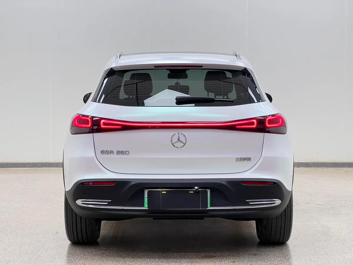 MERCEDES-BENZ EQA 2023